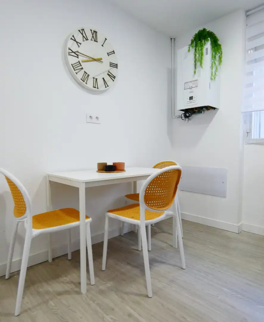 Comedor de Piso para compartir en Ávila con Calefacción, Amueblado y Horno