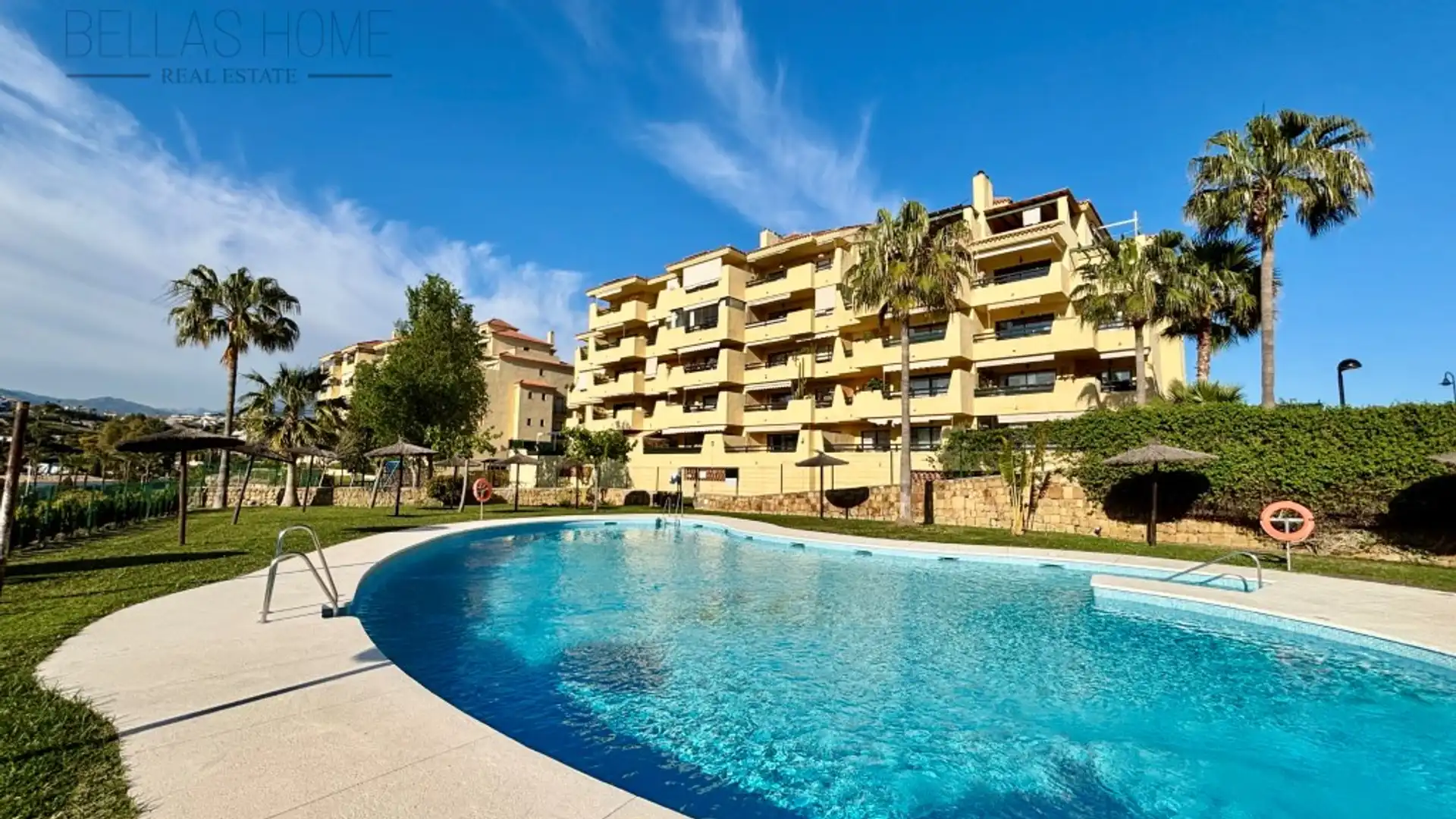 Exterior view of Flat for sale in Estepona  with Air Conditioner, Terrace and Swimming Pool