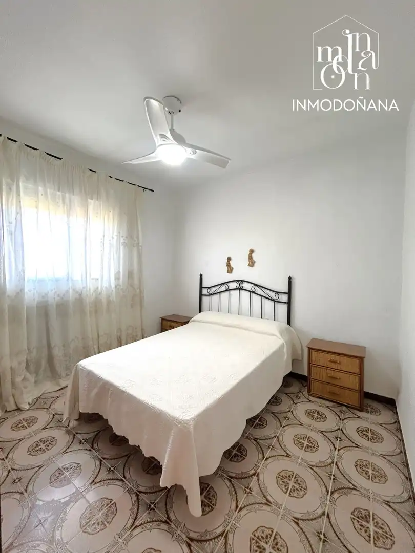 Dormitori de Casa o xalet en venda en Almonte amb Jardí privat, Terrassa i Moblat