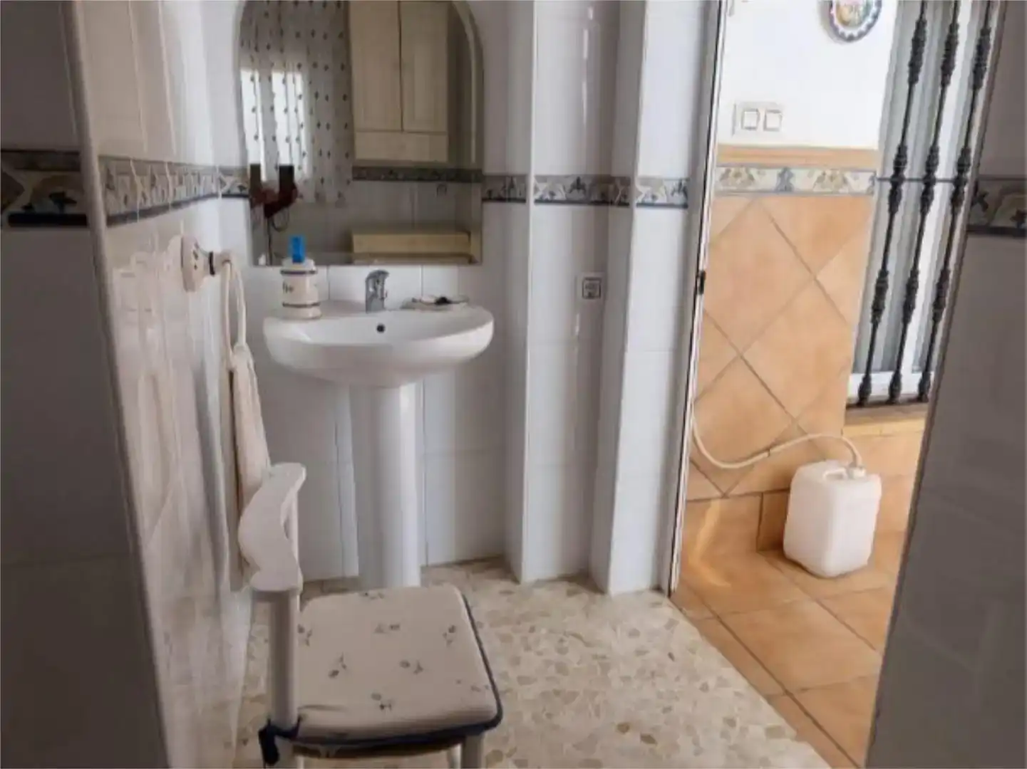 Bany de Casa adosada en venda en Castilblanco de los Arroyos amb Aire condicionat, Jardí privat i Traster