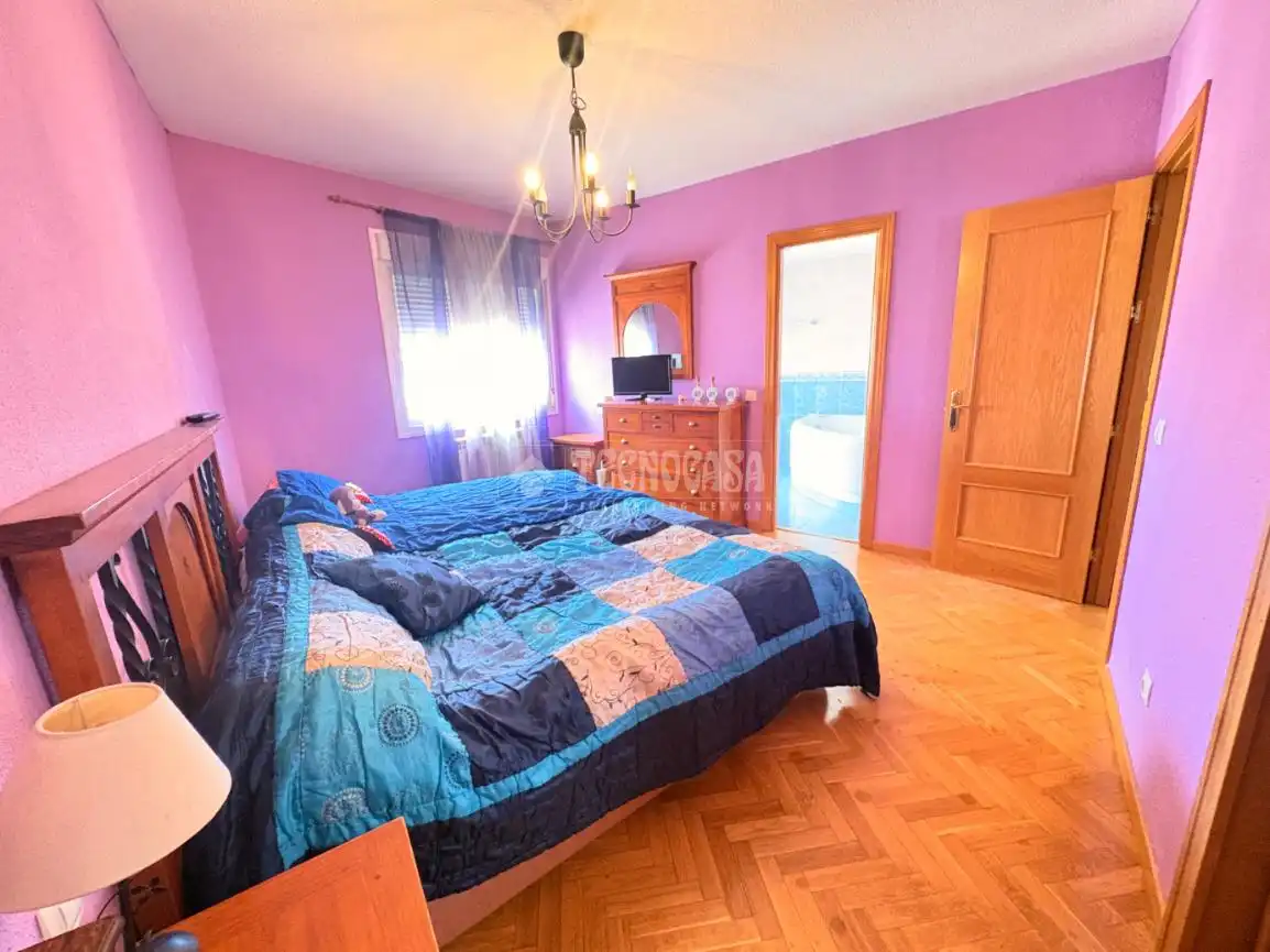Habitación de Casa adosada en venta en Loeches