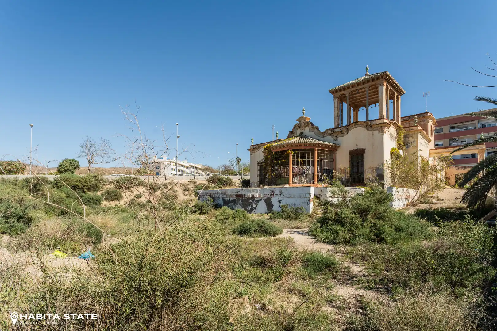 Außenansicht von Residential zum Verkauf in  Almería Capital