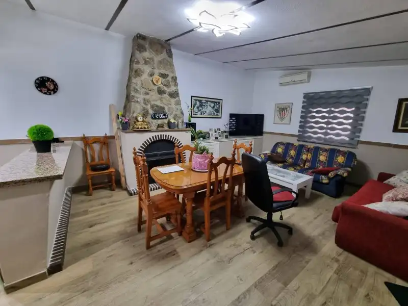 Detached house with pool for sale in Malpartida de Plasencia, imagen 3