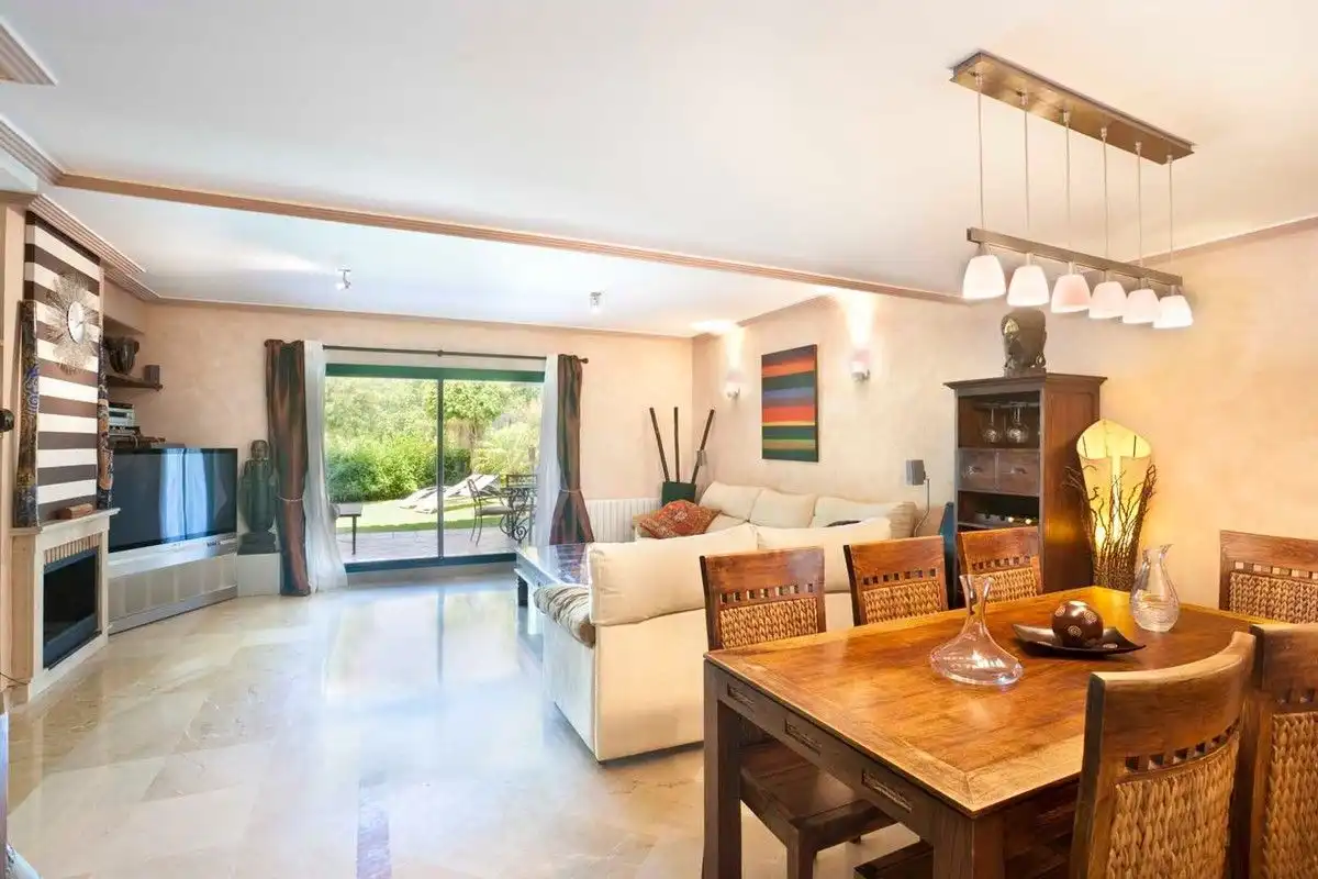 Sala d'estar de Casa o xalet de lloguer en Marbella amb Aire condicionat, Jardí privat i Terrassa