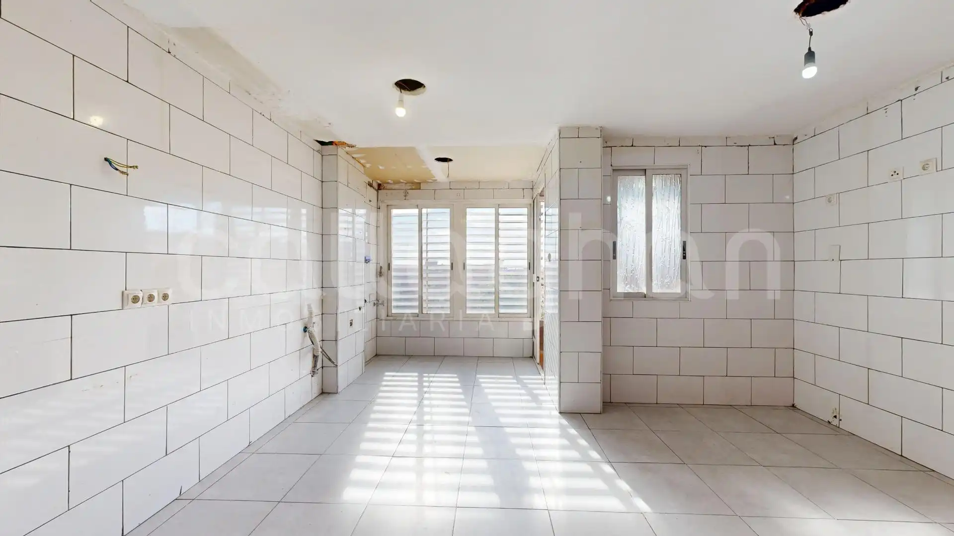 Flat for sale in Valencia  with Balcony