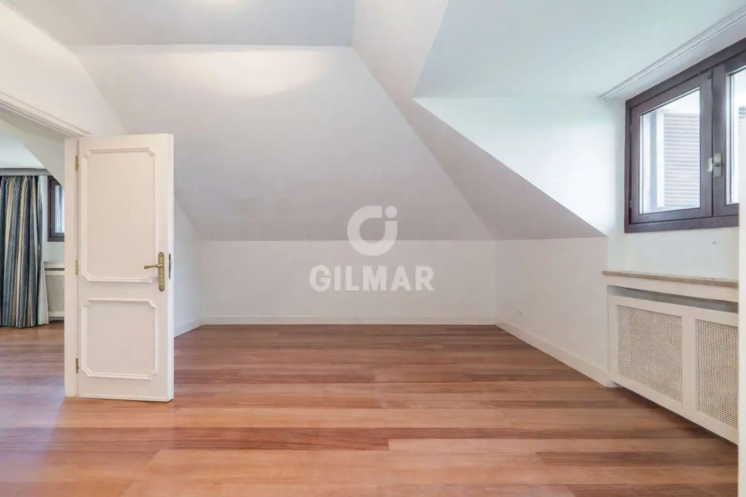 Habitación de Casa o chalet en venta en Pozuelo de Alarcón con Calefacción, Jardín privado y Piscina