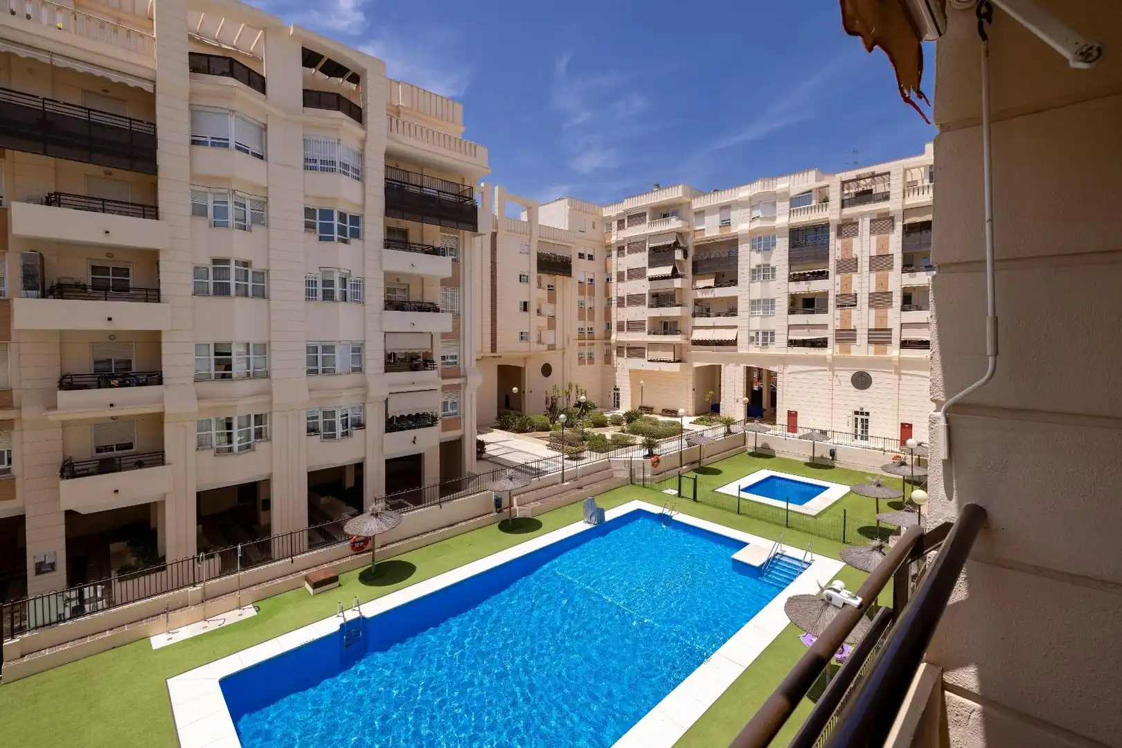 Piscina de Pis en venda en Málaga amb Aire condicionat, Terrassa i Moblat