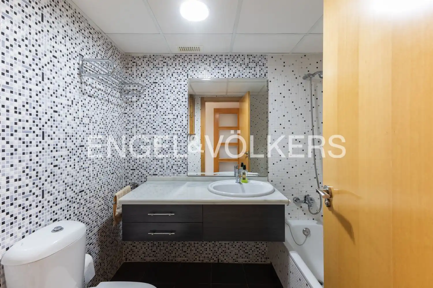 Baño de Piso en venta en Valencia con Aire acondicionado, Calefacción y Amueblado