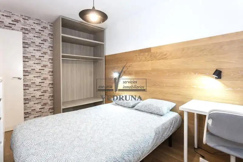 Schlafzimmer von Wohnung zur Miete in Zaragoza mit Heizung, Ofen und Waschmaschine