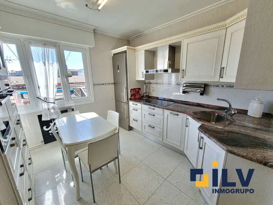Cocina de Piso en venta en Portugalete con Calefacción y Balcón