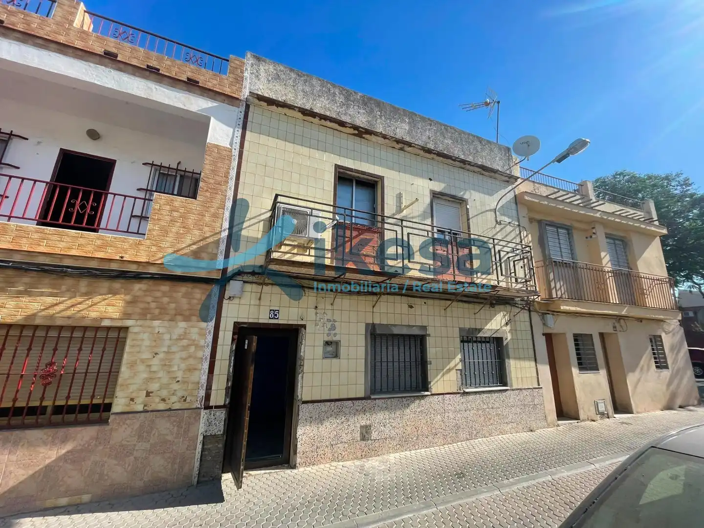 Außenansicht von Einfamilien-Reihenhaus zum Verkauf in Sevilla