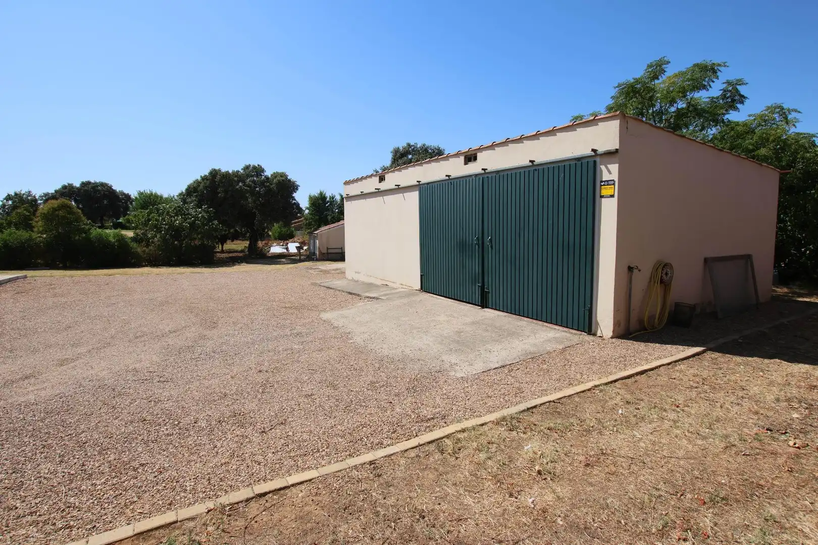 Aparcament de Finca rústica en venda en Badajoz amb Aire condicionat, Calefacció i Jardí privat