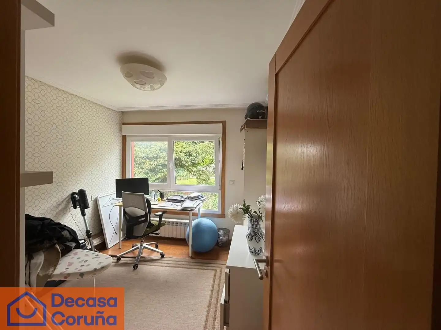 Habitación de Ático en venta en Oleiros con Calefacción, Parquet y Trastero