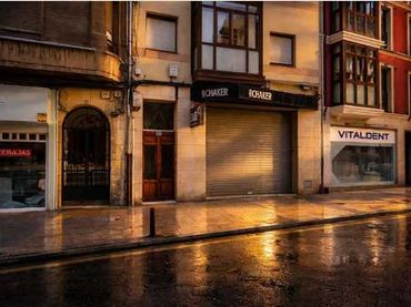 Local comercial de lloguer a Calle José María Pereda