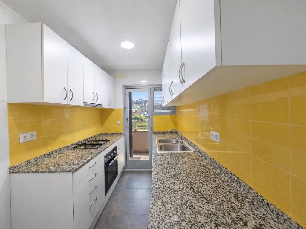 Cuina de Pis en venda en Vilafranca del Penedès amb Forn i Balcó