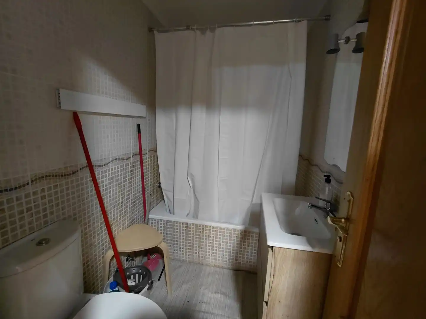 Badezimmer von Dachboden zum Verkauf in Vilagarcía de Arousa mit Heizung und Parkett