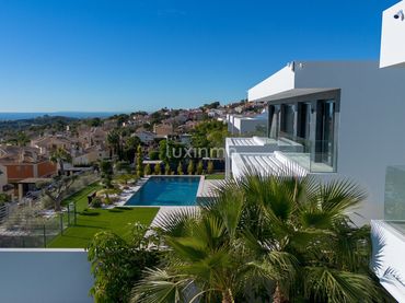 Villa avec piscine à vendre à Golf Bahía