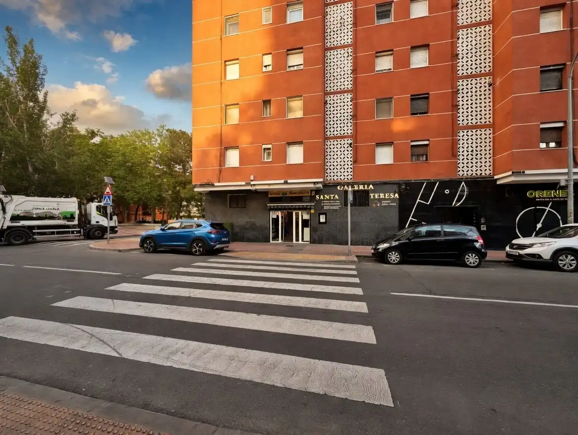 Gewerbefläche zum Verkauf in Avenida Reyes Católicos