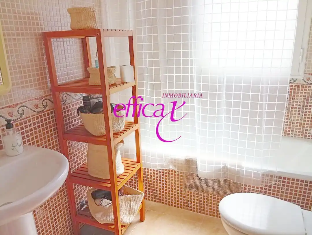 Bathroom of Houses for sale in Santo Domingo-Caudilla  with Heating