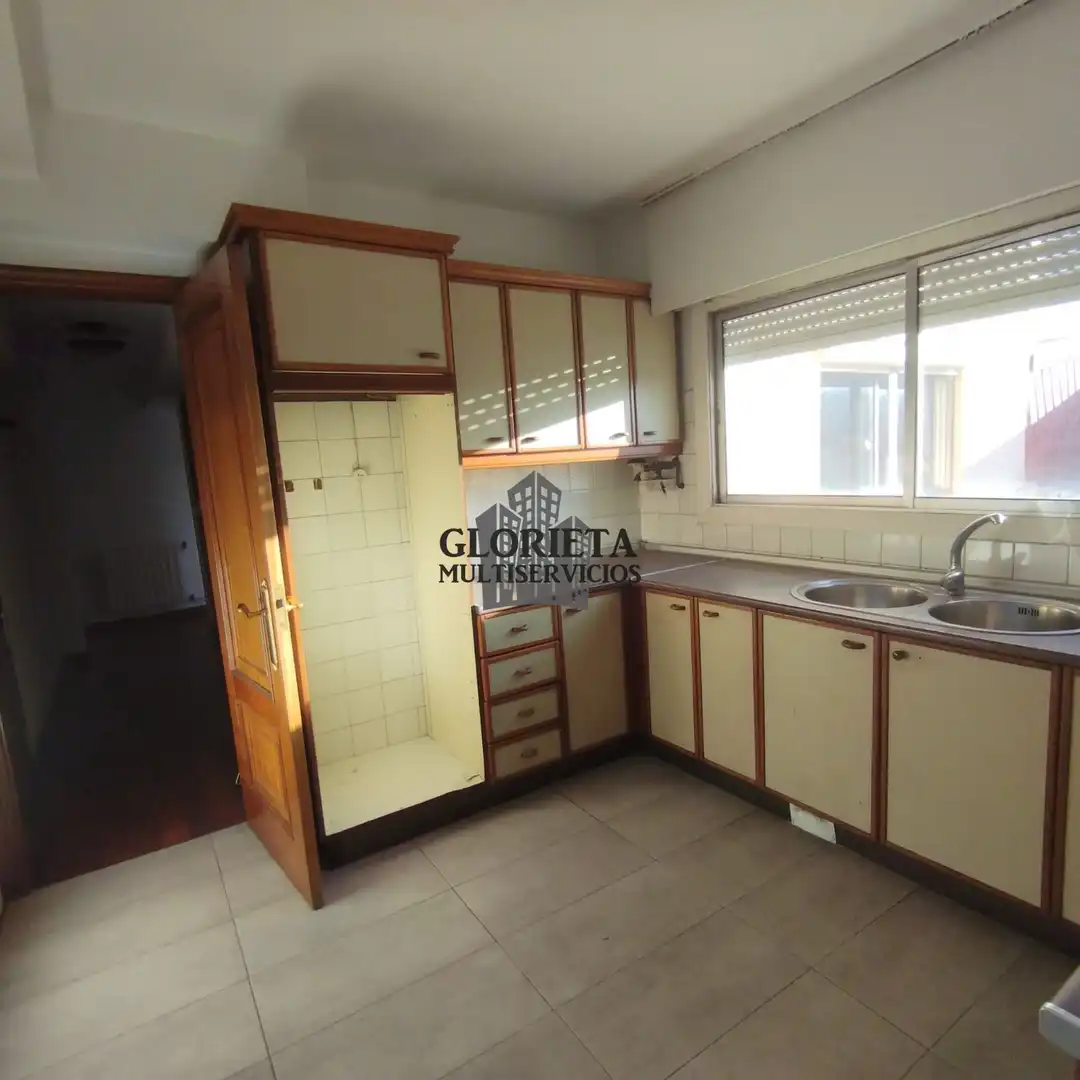 Cocina de Piso en venta en Vigo  con Calefacción, Parquet y Terraza