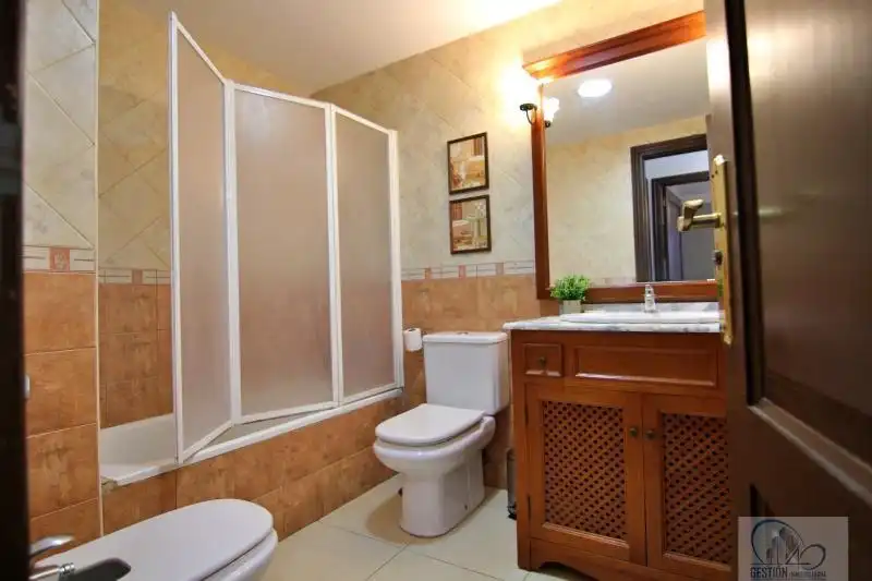 Bathroom of Flat for sale in San Cristóbal de la Laguna  with Terrace, Storage room and Furnished