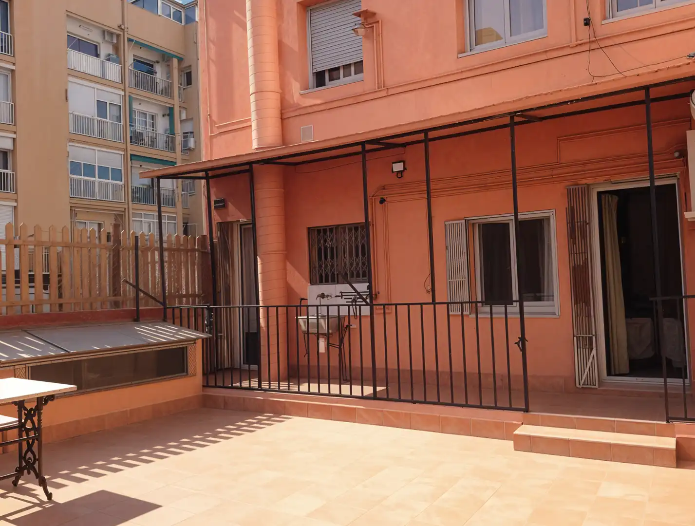 Vista exterior de Pis en venda en Barcelona amb Calefacció i Terrassa
