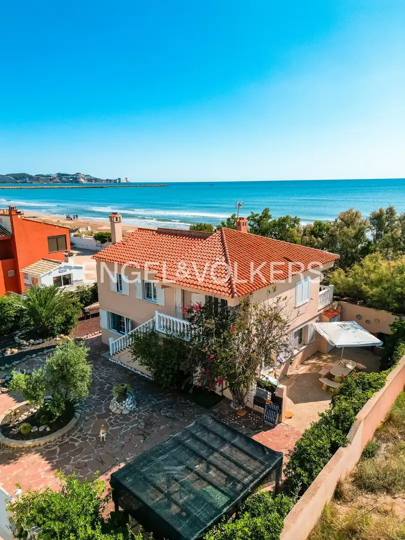 Vista exterior de Casa o xalet en venda en Cullera amb Aire condicionat, Calefacció i Jardí privat