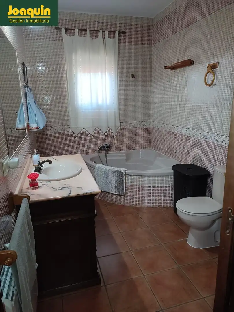 Bathroom of Houses for sale in Córdoba  with Private garden and Swimming Pool