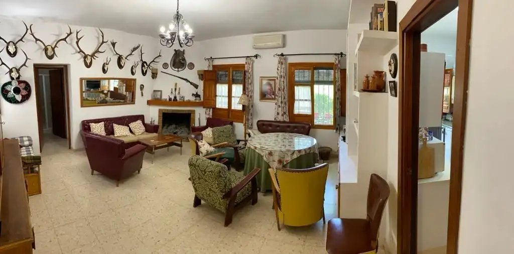 Sala de estar de Finca rústica en venta en Baena con Jardín privado, Terraza y Piscina