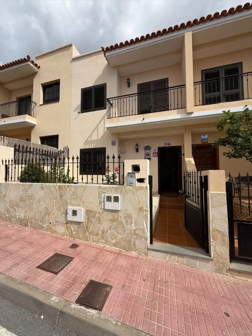 Vista exterior de Casa adosada en venda en Candelaria amb Terrassa, Traster i Balcó