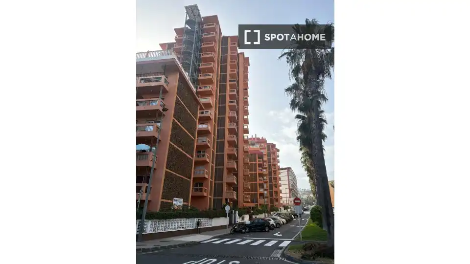 Vista exterior de Apartament per a compartir en Puerto de la Cruz amb Aire condicionat, Terrassa i Moblat
