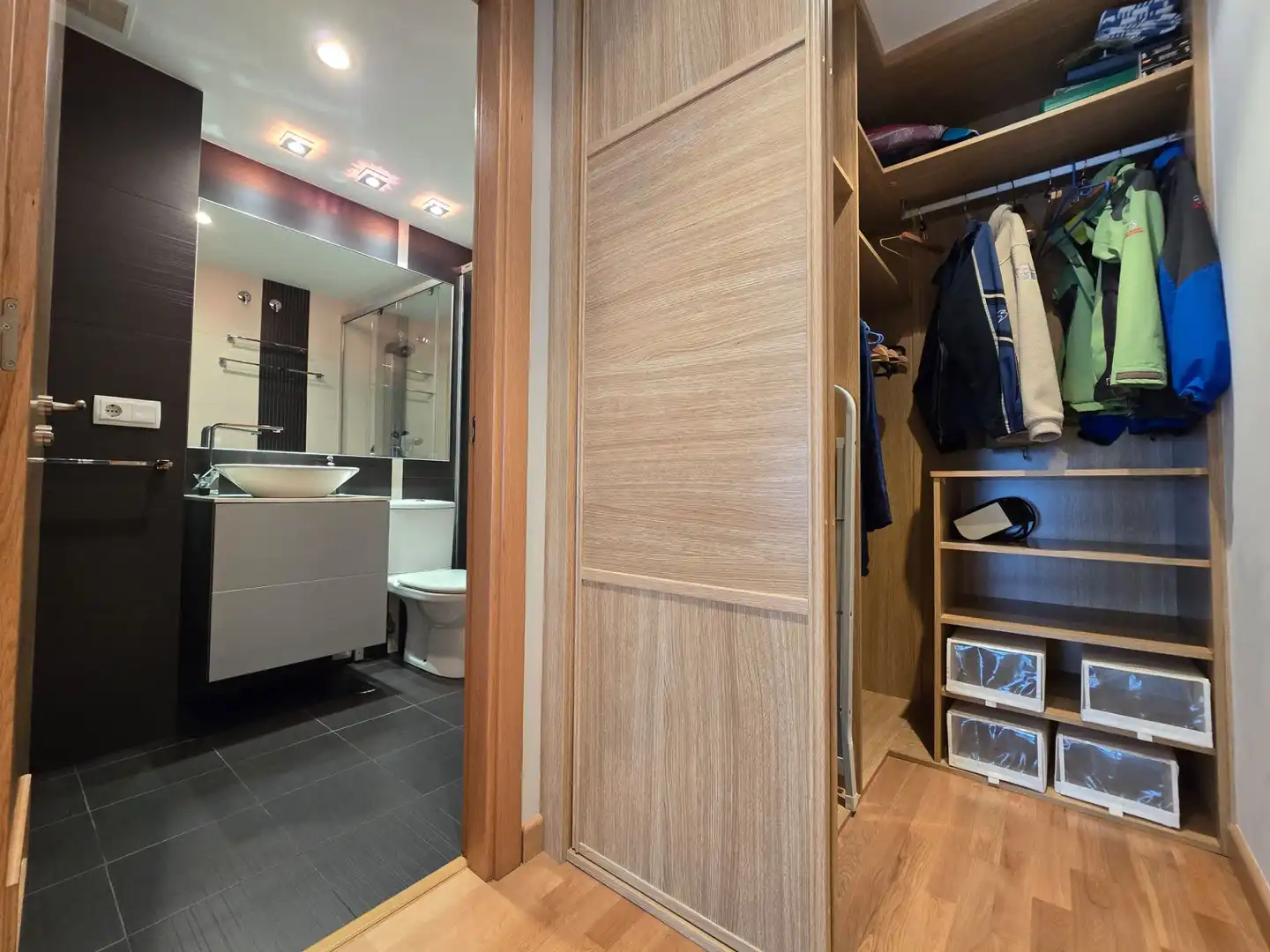 Baño de Piso en venta en Llanes con Calefacción, Terraza y Trastero