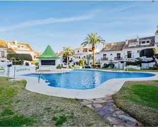 Jardí de Dúplex en venda en Marbella amb Aire condicionat, Terrassa i Piscina