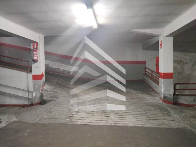 Garaje en Alquiler en Carrer Maria Barrientos en La Maternitat i Sant Ramon
