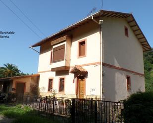 Vista exterior de Casa o xalet en venda en Barakaldo  amb Terrassa