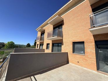 Chalet con balcón en venta en Cervera