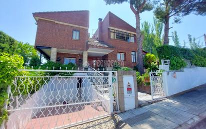 Vista exterior de Casa o xalet en venda en  Zaragoza Capital amb Aire condicionat, Calefacció i Piscina