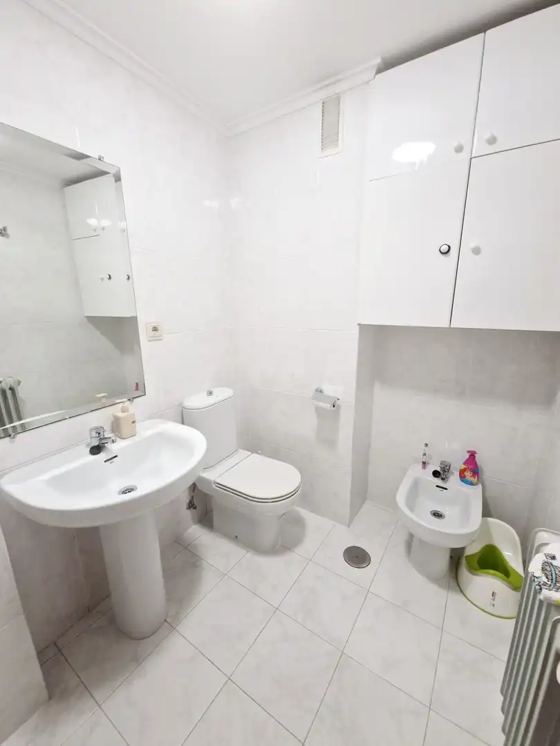 Baño de Piso en venta en Avilés con Calefacción, Parquet y Terraza