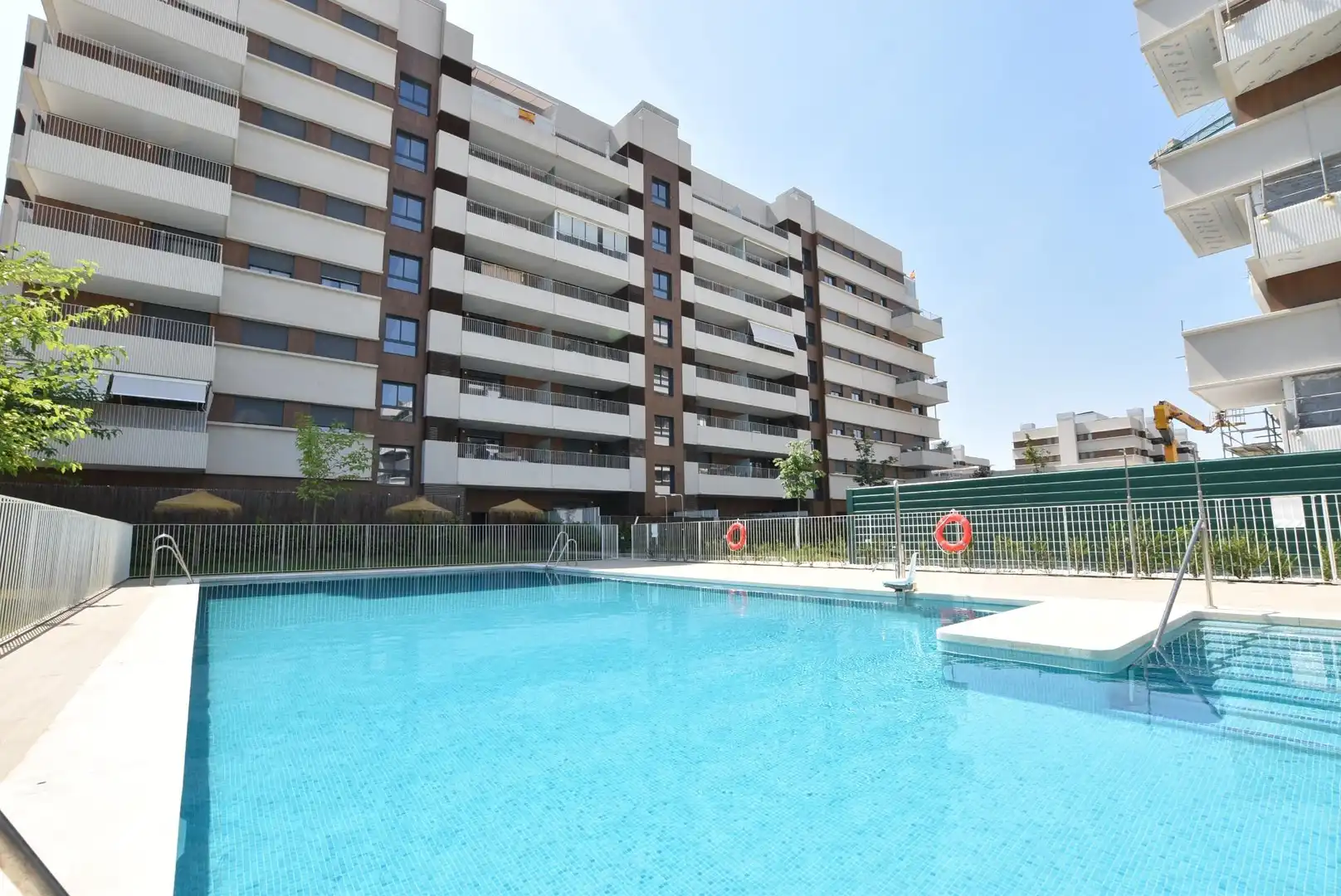 Piscina de Pis de lloguer en Granada amb Calefacció, Terrassa i Traster