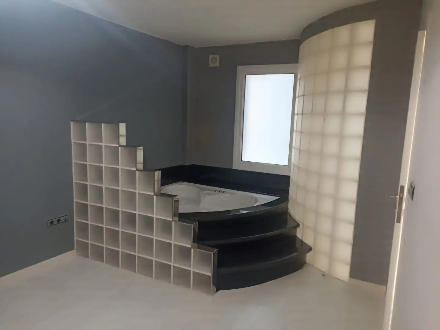 Baño de Piso en venta en Carballo con Calefacción y Amueblado