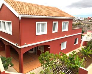 Vista exterior de Casa adosada en venda en Las Palmas de Gran Canaria amb Jardí privat, Terrassa i Balcó