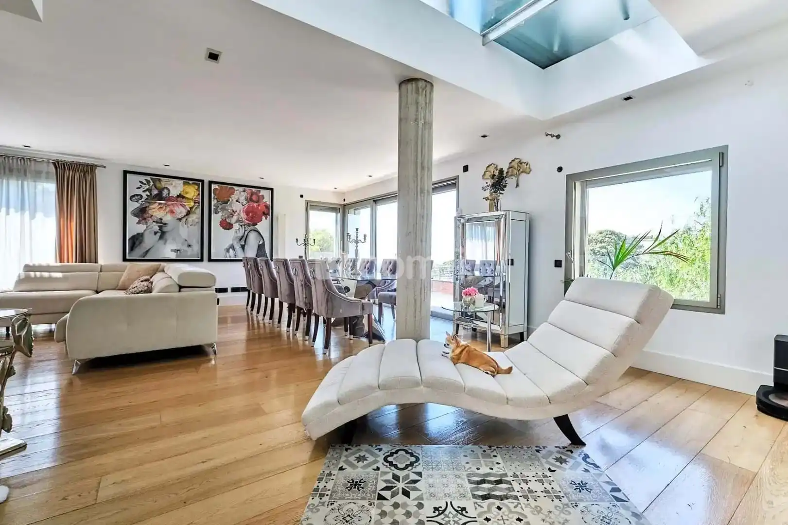 Wohnzimmer von Einfamilien-Reihenhaus zum Verkauf in Barcelona mit Klimaanlage, Heizung und Terrasse