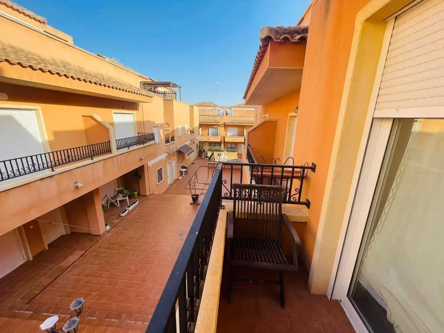 Terrassa de Casa adosada en venda en Helechosa de los Montes amb Calefacció, Jardí privat i Terrassa
