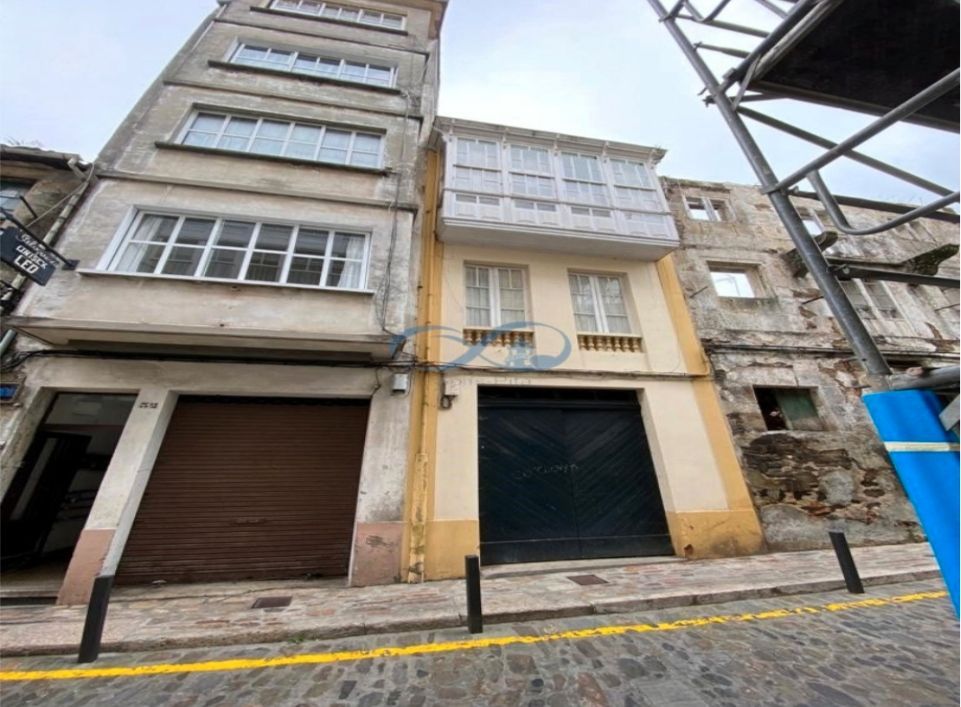 Vista exterior de Casa adosada en venda en Betanzos amb Traster