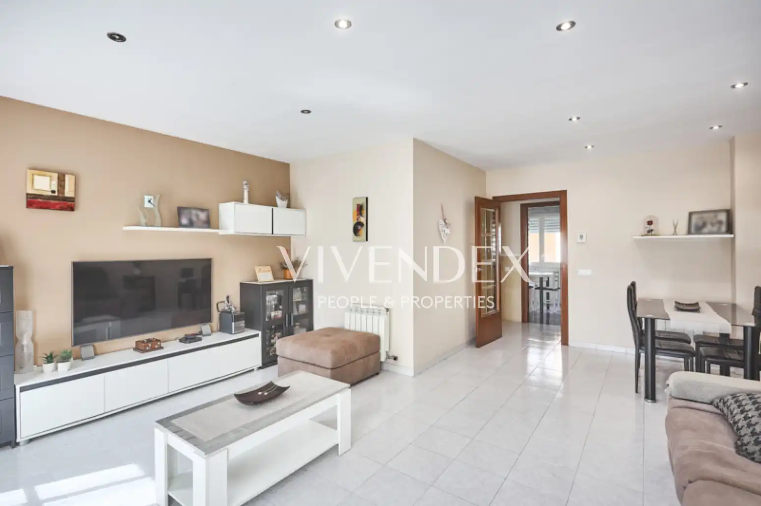Vista exterior de Casa adosada en venta en Viladecans con Calefacción, Jardín privado y Terraza