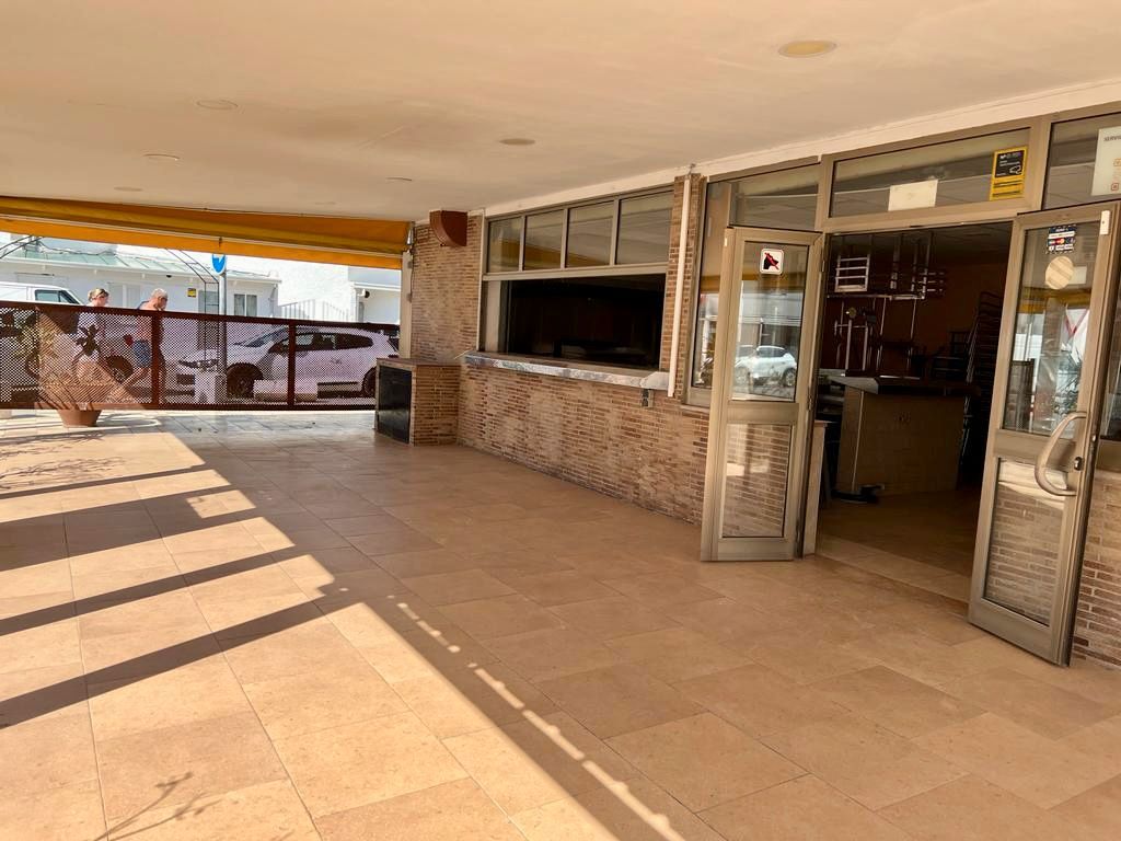 Premises for sale in Alcúdia  with Air Conditioner and Terrace