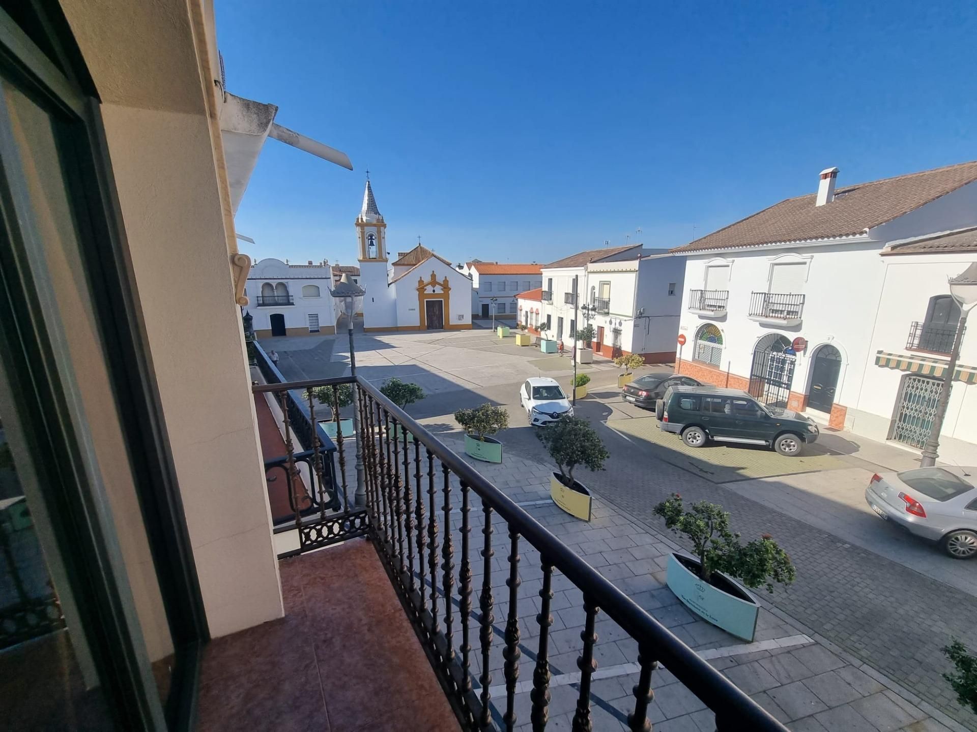 Vista exterior de Casa o xalet en venda en San Bartolomé de la Torre amb Aire condicionat, Calefacció i Terrassa