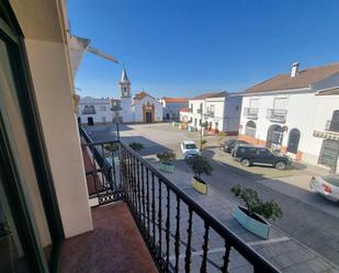 Vista exterior de Casa o xalet en venda en San Bartolomé de la Torre amb Aire condicionat, Calefacció i Terrassa