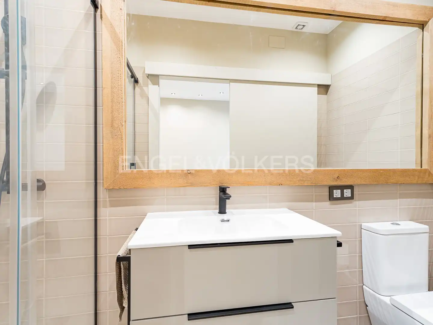 Baño de Piso de alquiler en Barcelona con Aire acondicionado, Calefacción y Parquet