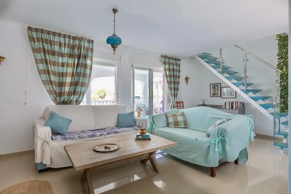 Wohnzimmer von Einfamilien-Reihenhaus zur Miete in Vélez-Málaga mit Terrasse und Schwimmbad
